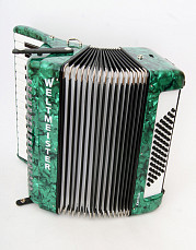 Kristall-III-60/30-GR Kristall Аккордеон 30/60/III/5, зеленый, с ремнями и чехлом, Weltmeister